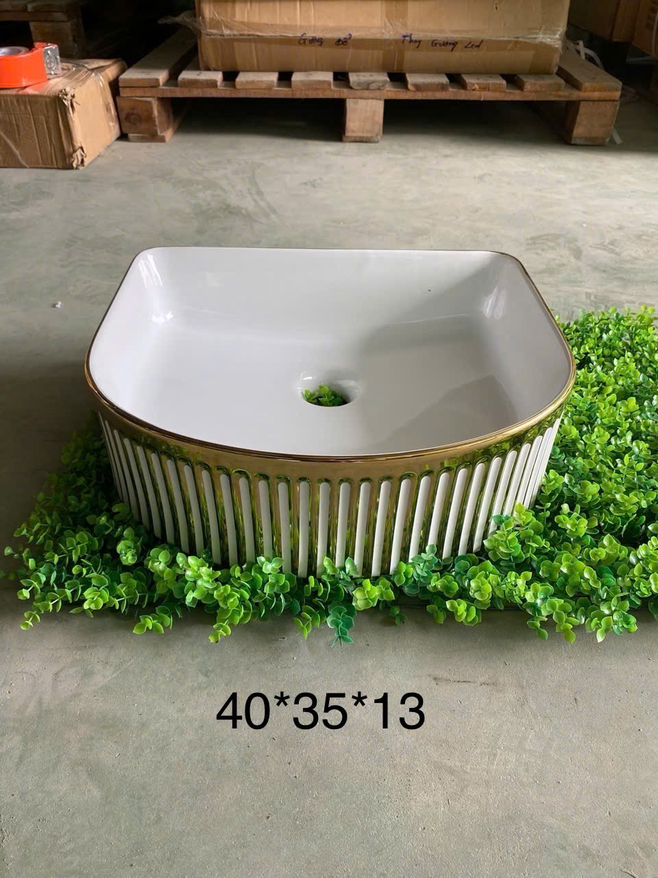 Lavabo Để Bàn Viền Vàng Sang Trọng LVB-4035