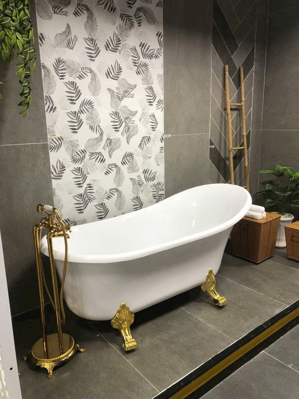 BỒN TẮM NGÂM CHÂN RỒNG BT-R1